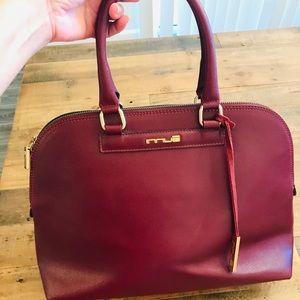 Innue burgundy bag
